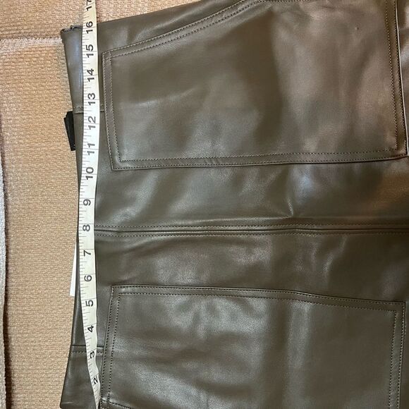 Green faux leather mini skirt! NWT Size 10 - Picture 5 of 6